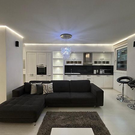 Tam Serviced 2Bdr Apartment City Center No6 Tirana Exterior photo